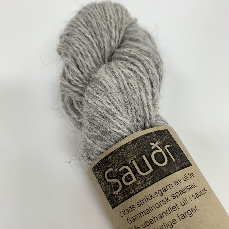Lyst grått garn