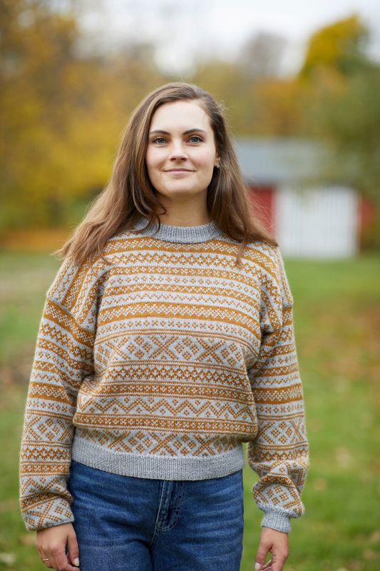 365-8 Genser med norske småborder til dame